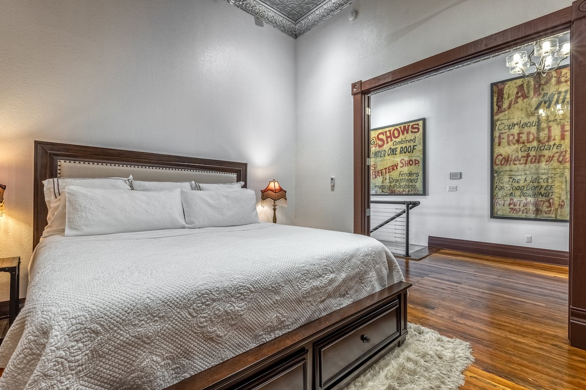 King bedroom with historic Hot Springs artwork